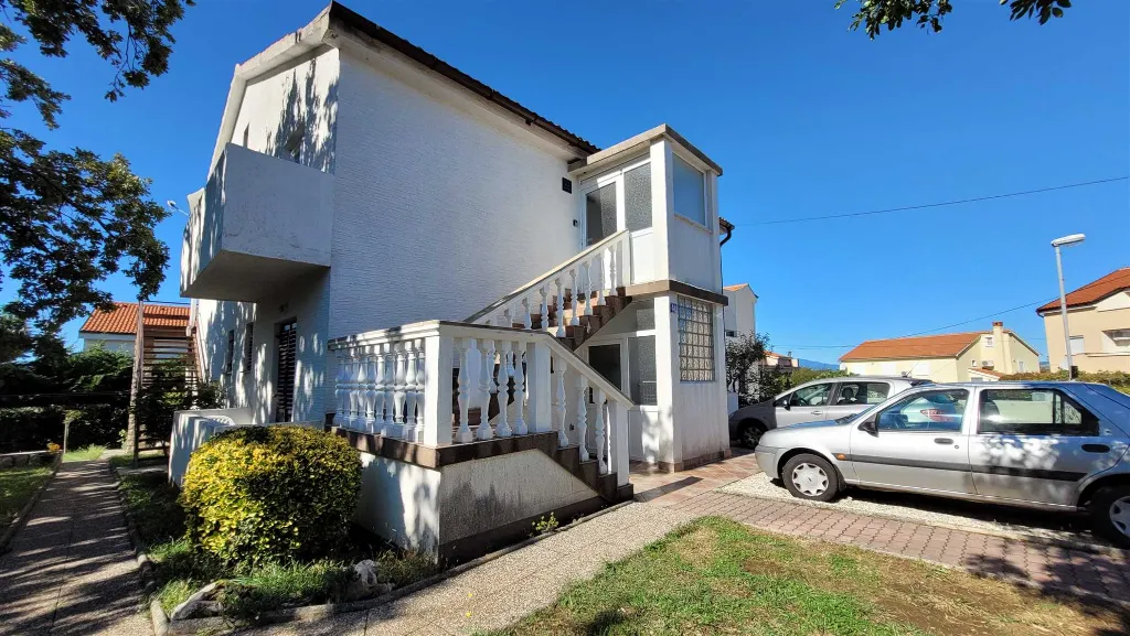 Apartment for 3 Guests with Balconies in Omisalj
