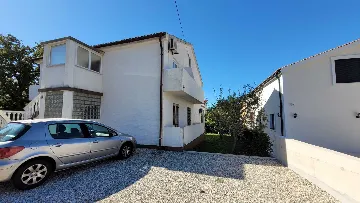 Apartment for 3 Guests with Balconies in Omisalj