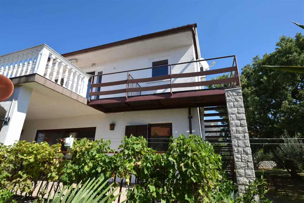 Apartment for 3 Guests with Balconies in Omisalj