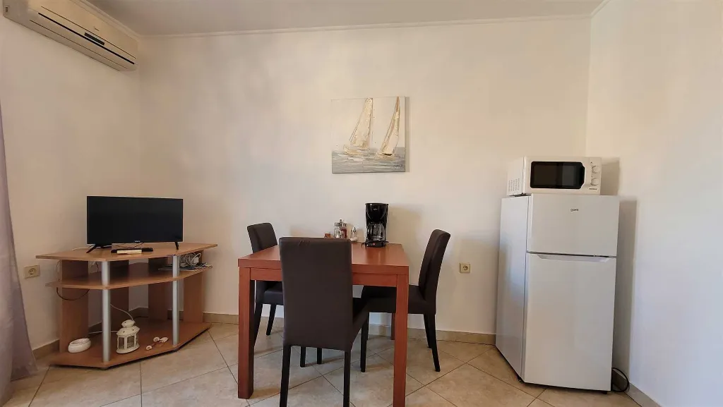 Apartment for 3 Guests with Balconies in Omisalj