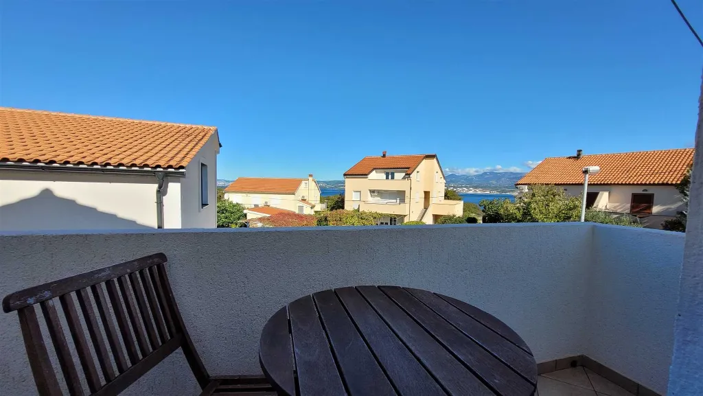 Apartment for 3 Guests with Balconies in Omisalj