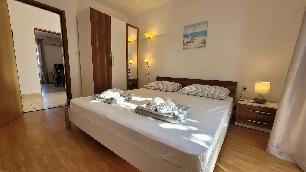 Apartment for 3 Guests with Balconies in Omisalj