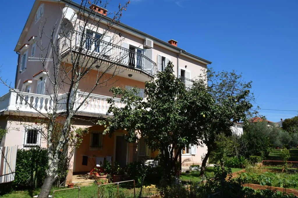 Ground-Floor Apartment for 2 in Njivice, Croatia