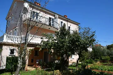 Ground-Floor Apartment for 2 in Njivice, Croatia