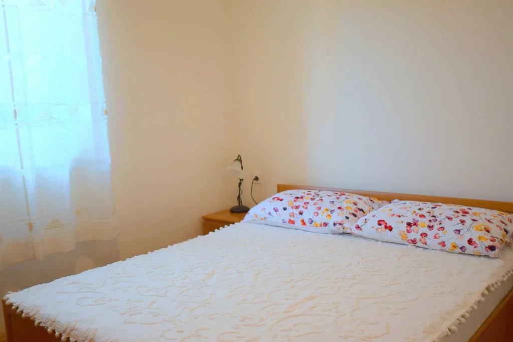 Ground-Floor Apartment for 2 in Njivice, Croatia