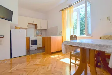 Ground-Floor Apartment for 2 in Njivice, Croatia