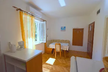 Ground-Floor Apartment for 2 in Njivice, Croatia