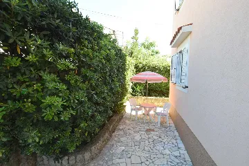 Ground-Floor Apartment for 2 in Njivice, Croatia