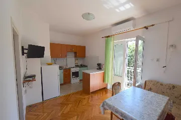 Njivice 1-Bedroom Apartment with Balcony for 2