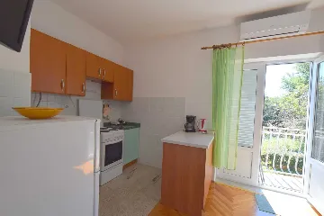 Njivice 1-Bedroom Apartment with Balcony for 2