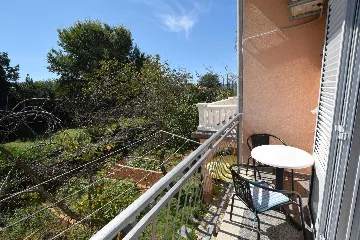 Njivice 1-Bedroom Apartment with Balcony for 2