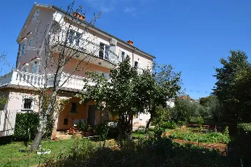 Njivice 1-Bedroom Apartment with Balcony for 2