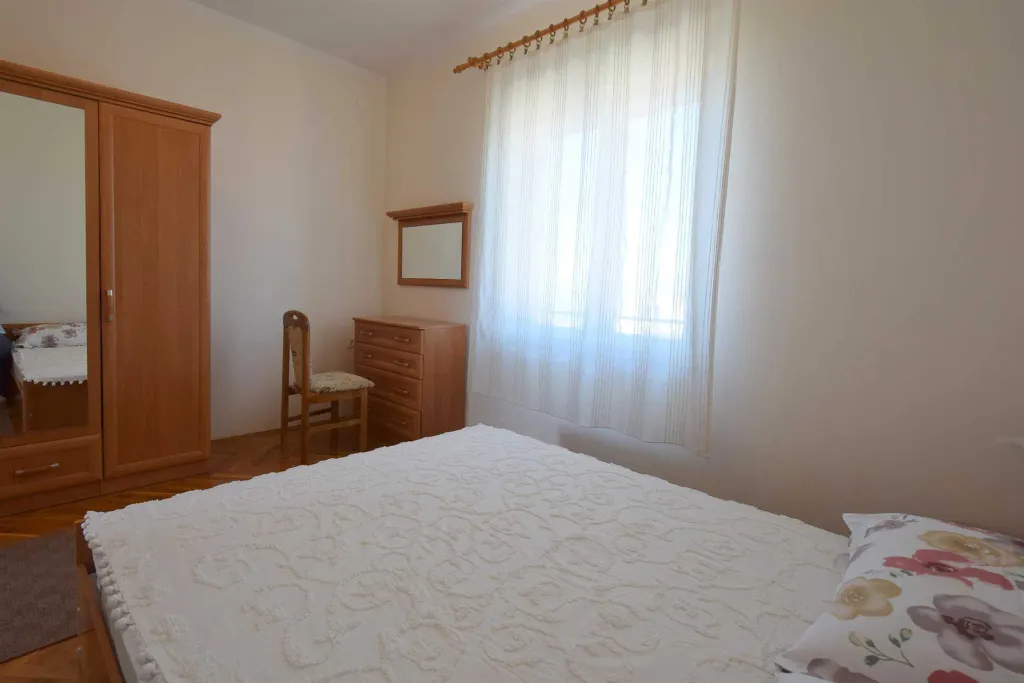 Njivice 1-Bedroom Apartment with Balcony for 2