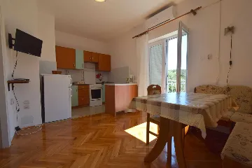 Njivice 1-Bedroom Apartment with Balcony for 2
