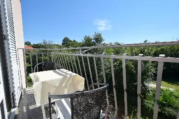 Njivice 1-Bedroom Apartment with Balcony for 2