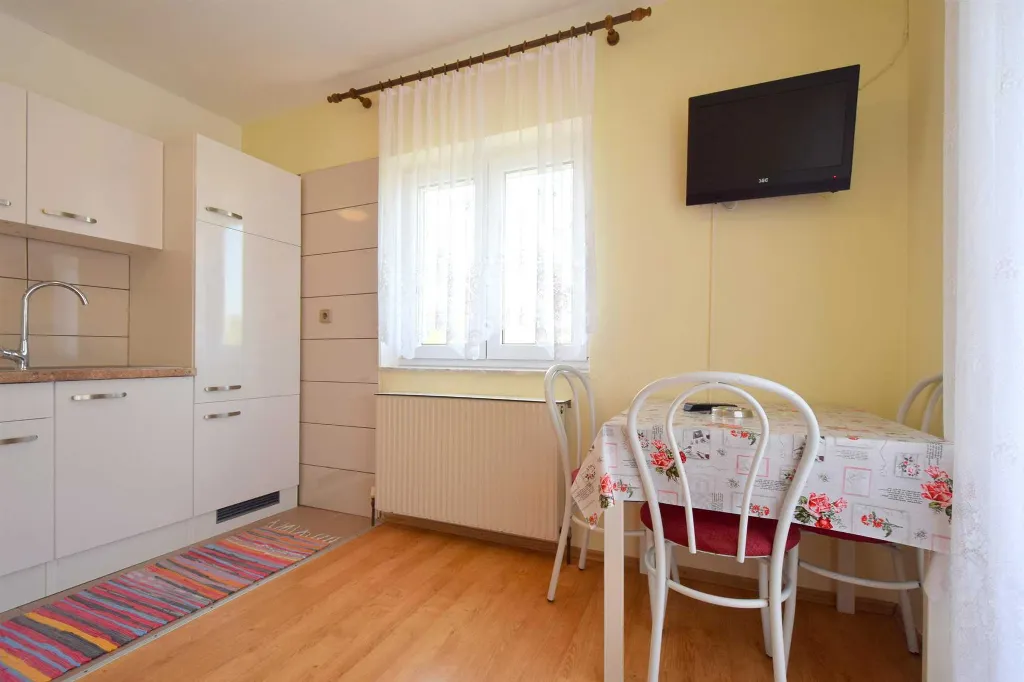 Sea-View Apartment with Balcony in Vantačići