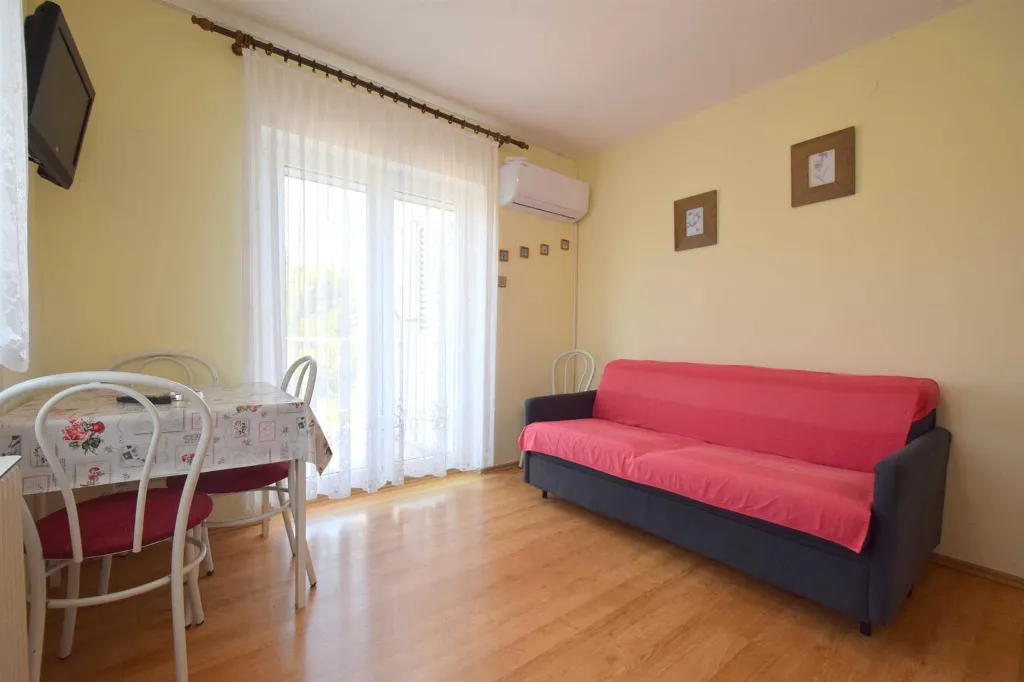 Sea-View Apartment with Balcony in Vantačići