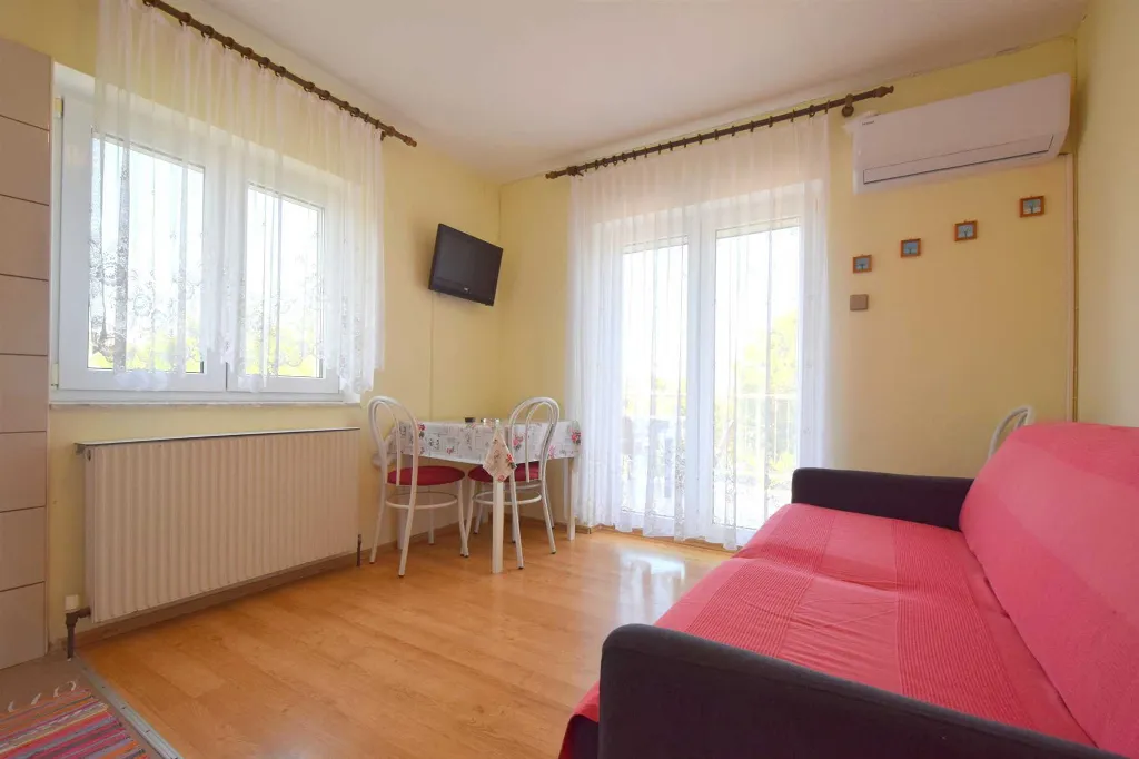 Sea-View Apartment with Balcony in Vantačići