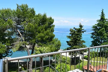 Sea-View Apartment with Balcony in Vantačići