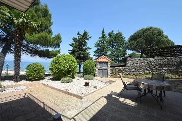 Vantačići Apartment with Sea-View Balcony for 3