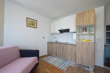Vantačići Apartment with Sea-View Balcony for 3