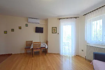 Vantačići Apartment with Sea-View Balcony for 3