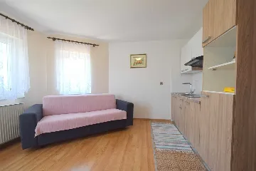 Vantačići Apartment with Sea-View Balcony for 3