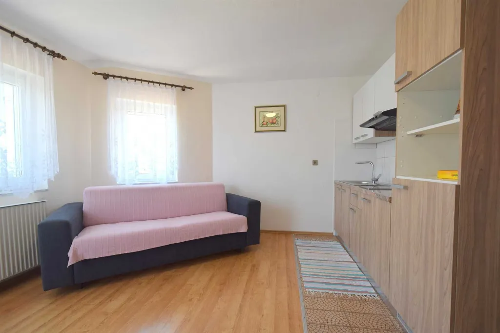 Vantačići Apartment with Sea-View Balcony for 3