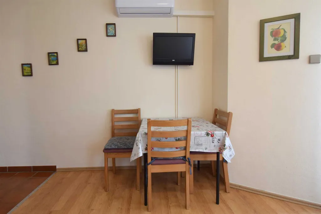 Vantačići Apartment with Sea-View Balcony for 3