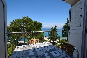 Vantačići Apartment with Sea-View Balcony for 3