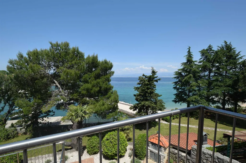 Vantačići Apartment with Sea-View Balcony for 3