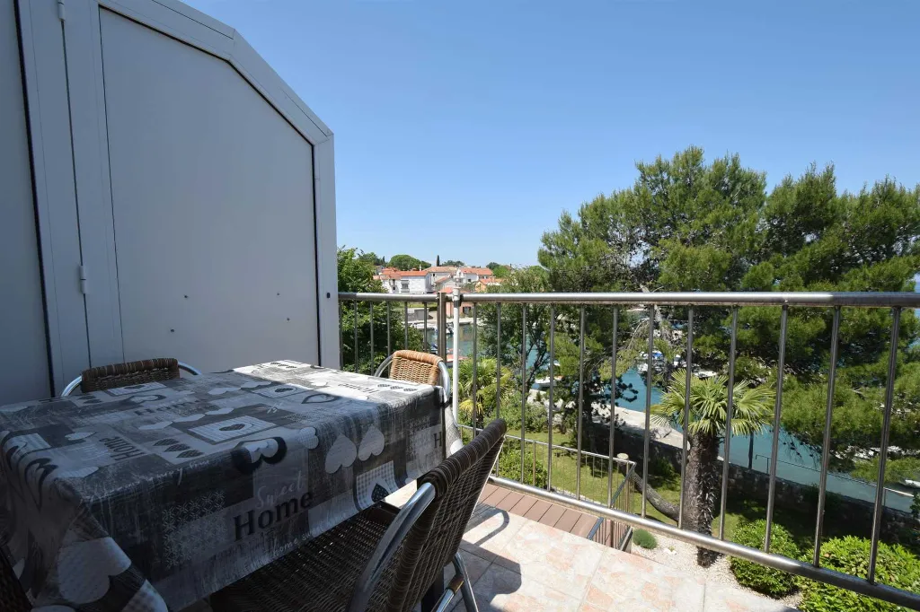 Vantačići Apartment with Sea-View Balcony for 3