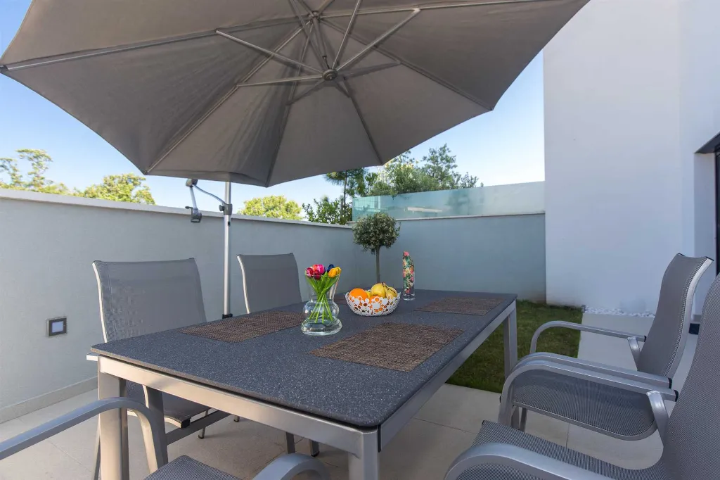 Malinska 1-Bedroom Apartment with Terrace