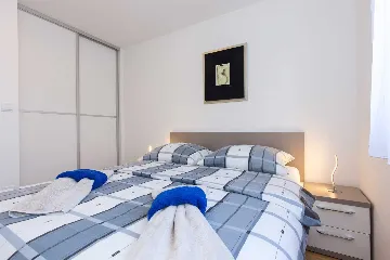 Malinska 1-Bedroom Apartment with Terrace