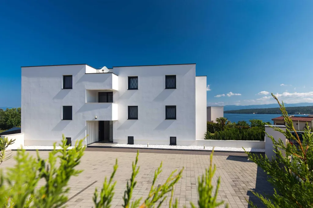 Malinska 2-Bedroom Apartment with Sea-View Balcony