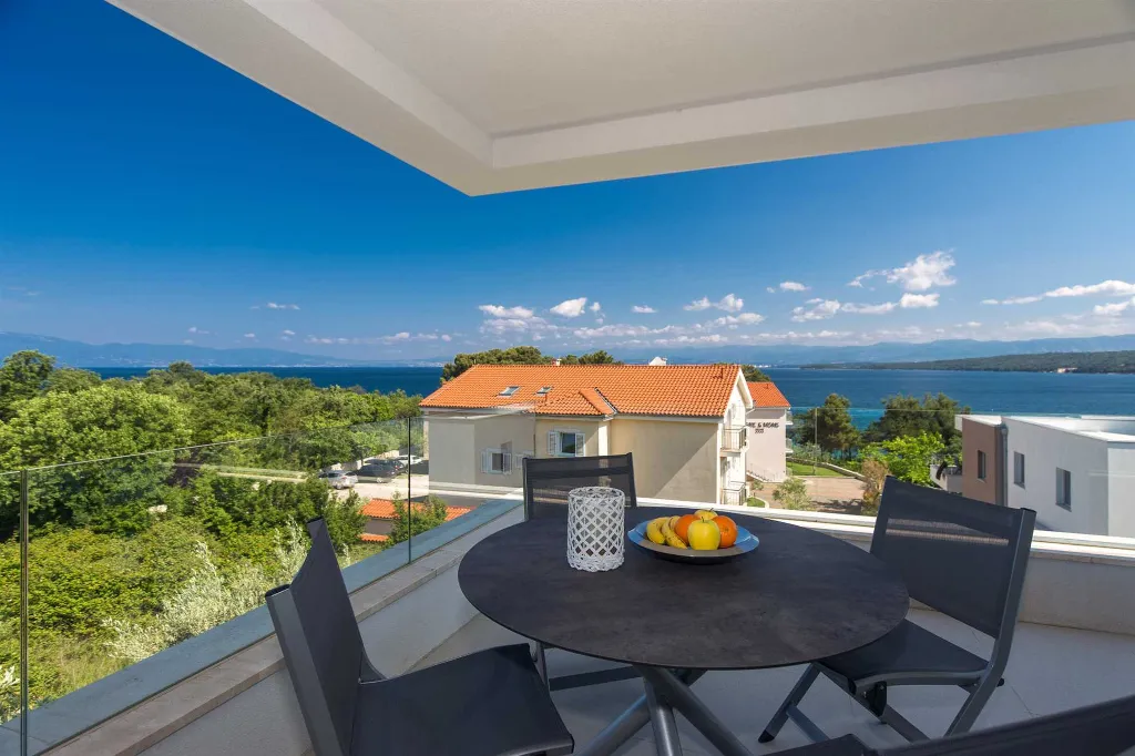 Malinska 2-Bedroom Apartment with Sea-View Balcony