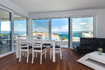 Malinska 2-Bedroom Apartment with Sea-View Balcony