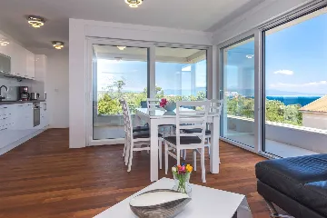 Malinska 2-Bedroom Apartment with Sea-View Balcony