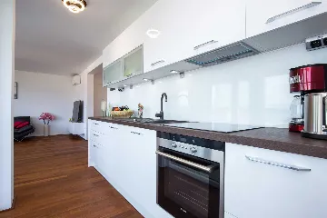 Malinska 2-Bedroom Apartment with Sea-View Balcony