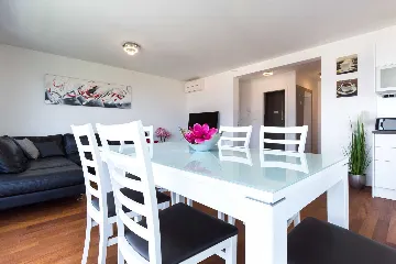 Malinska 2-Bedroom Apartment with Sea-View Balcony