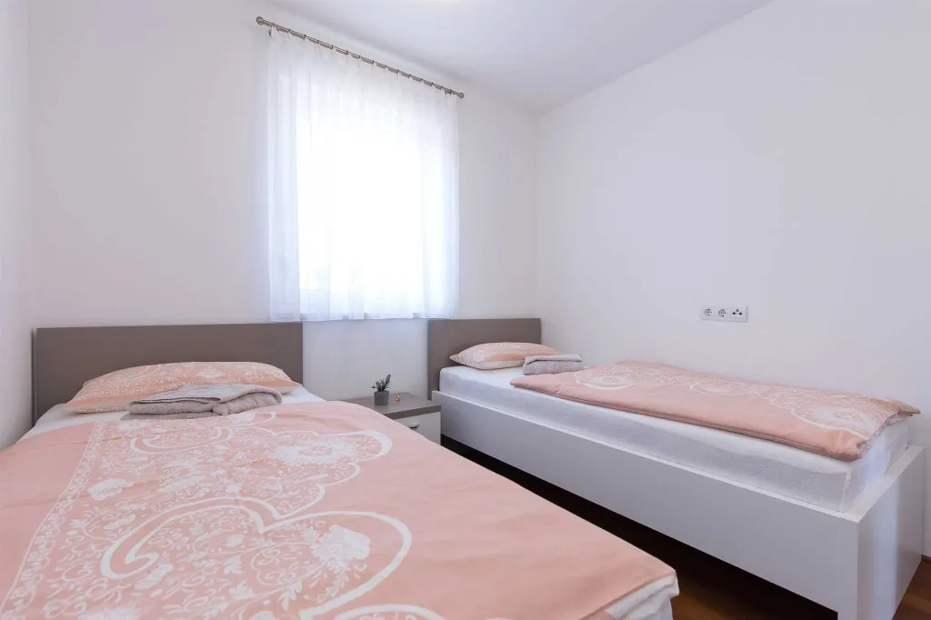 Malinska 2-Bedroom Apartment with Sea-View Balcony