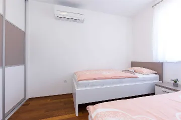 Malinska 2-Bedroom Apartment with Sea-View Balcony