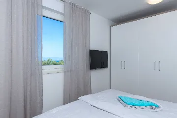 Malinska 2-Bedroom Apartment with Sea-View Balcony