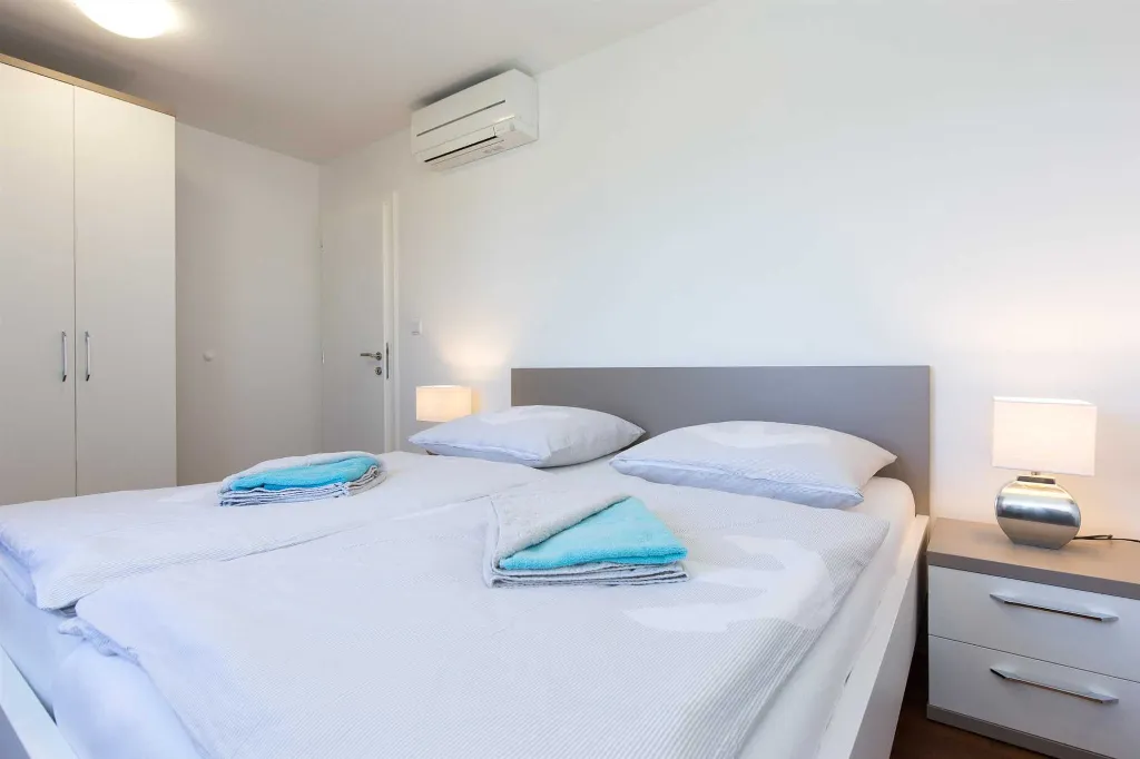 Malinska 2-Bedroom Apartment with Sea-View Balcony