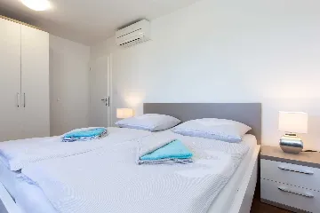 Malinska 2-Bedroom Apartment with Sea-View Balcony