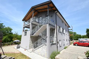 Apartment in Gabonjin with Terrace for 4 Guests