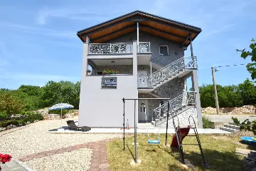 Apartment in Gabonjin with Terrace for 4 Guests