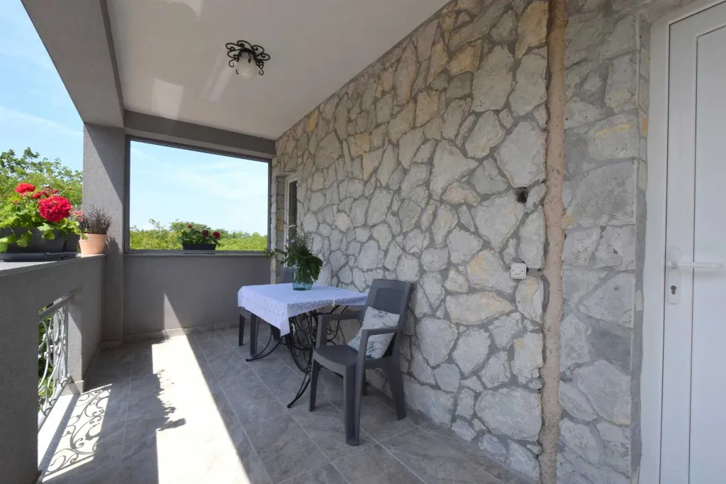Apartment in Gabonjin with Terrace for 4 Guests
