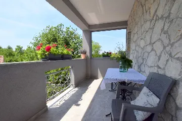 Apartment in Gabonjin with Terrace for 4 Guests