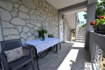 Apartment in Gabonjin with Terrace for 4 Guests